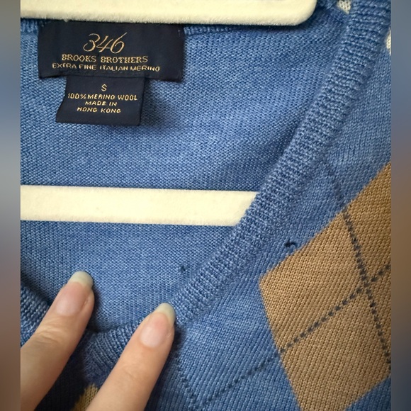 Women’s Brook Brothers Blue Argyle V-Neck Sweater - Picture 2 of 7